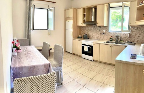 Pigianos Kampos Apartamento | Garden view spacious apartment