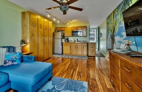 Historic Kailua Village Condominio | Garden View Studio - Kona Islander Inn Condos Condo by RedAwning