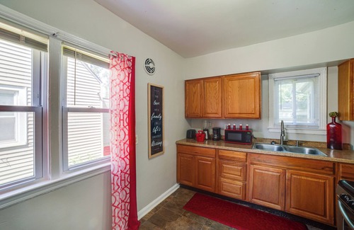 Gary Casa | Gary Vacation Rental ~ 5 Mi to Lake Michigan!