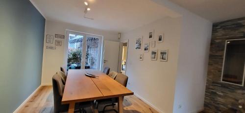 Grevenbroich Apartamento | Gasthaus Sürder Hof