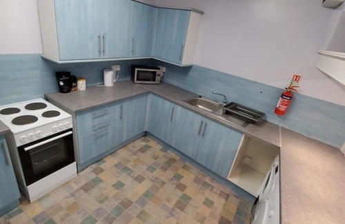 Merthyr Vale Casa | Gated Holiday Complex With 8mx8m Gallery, 5-side Foot/basketball Court, Firepit