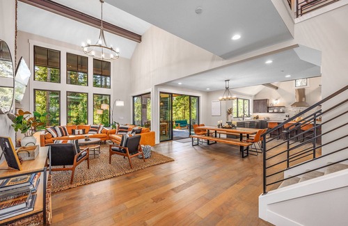 Roslyn Casa | Gated Luxury Retreat | Near Nelson Farm+Swim Spa/GameRm+Hidden Rewards Awaits