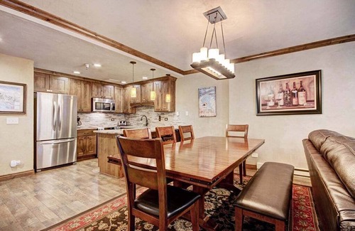 Peak 9 Condominio | Ge At Breckenridge Chateaux 1023 2 Bedroom Condo by RedAwning