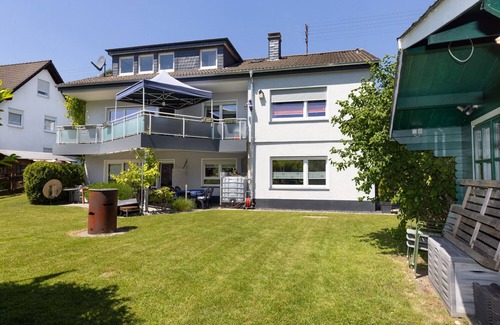 Dahlbruch Apartamento | Gemütliche Ferienwohnung 46qm mit Überdachter Terrasse