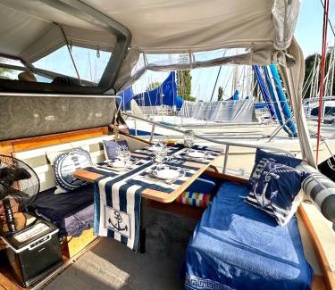 Romanshorn Alquiler De Eote | Gemütliches Motorboot im Yachthafen von Romanshorn