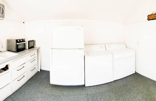 Dunlap Hotel | Gena's Sierra Inn & Restaurant