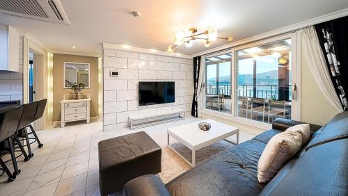 Geoje Casa | Geojedo Modern 239 Pension Spa, Netflix, Munhwanuri