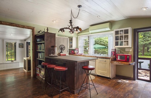 Stroudsburg Cabina | Póngase cómodo en la casa Poconos Creek de Big Al - DSL inalámbrico y trucha !!