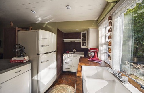 Stroudsburg Cabina | Póngase cómodo en la casa Poconos Creek de Big Al - DSL inalámbrico y trucha !!