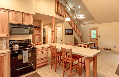 Ronald Casa | ¡Obtén ofertas especiales en el puesto avanzado de Owen! El mejor valor con acceso a la piscina de verano