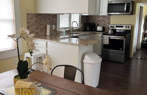 New Bern Cabaña | Getaway Country Cottage - Entire house - Unique Find /Outdoor Decking