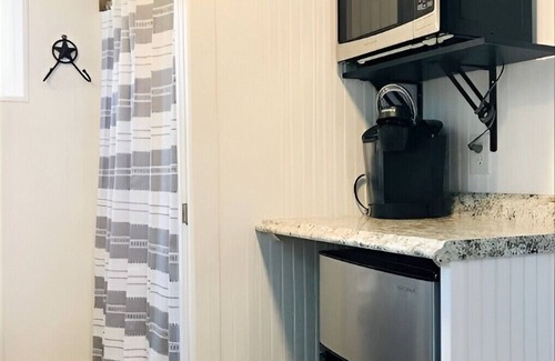 San Saba Cabina | Getaway In The Heart Of Texas. 5 Minutes From Colorado Bend State Park.