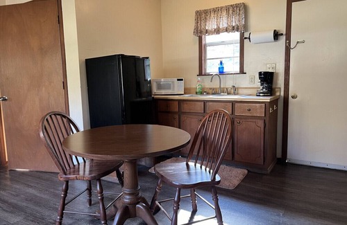 Waynesboro Cabina | Getaway to the Red House