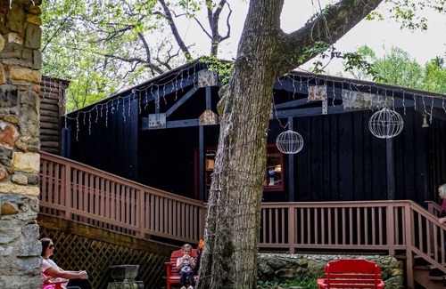 Waynesboro Cabina | Getaway to the Red House