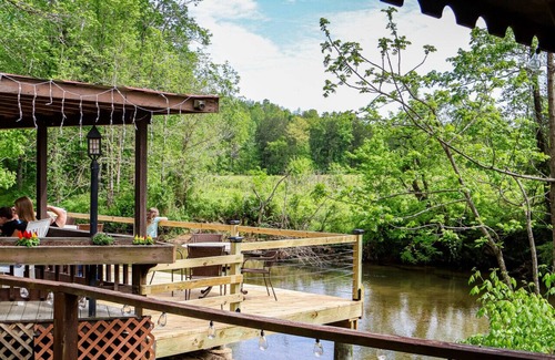 Waynesboro Cabina | Getaway to the Red House