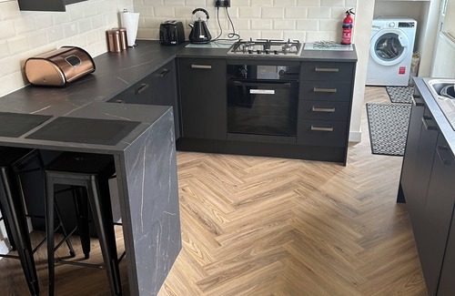 Pentrebach Casa | GETHIN HOUSE3 2min to Bpw and Merthyr Tydfil.A large 3 bedroom house