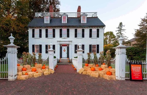 Beverly Condominio | *Ghostly 2BR Halloween Home|Salem+Beverly|Parking