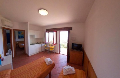 Formia Apartamento | Giada Casa Vacanze - Appartamento con 2 Camere da Letto, Balcone e Vista Mare