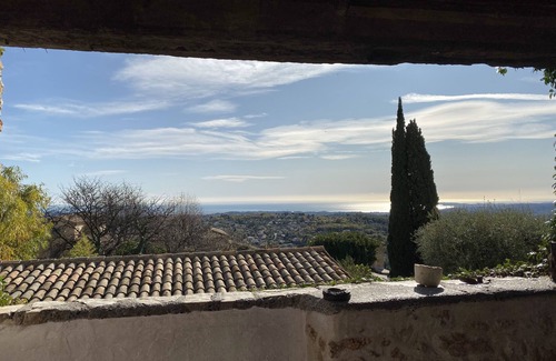 Saint-Jeannet Cabaña | El grupo cabaña Ferrage