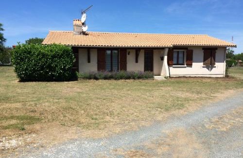 Lesparre-Medoc Casa | GITE DU MEDOC - Day Cruise en bateau privé, pêche en mer, et visite guidée des Chateaux du Médoc