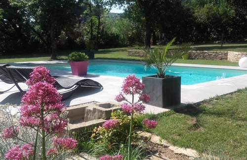 Saint-Paul-Trois-Chateaux Casa | Gîte Le Patio 43m2, spa, piscina, jardín privado a 15 minutos de Grignan