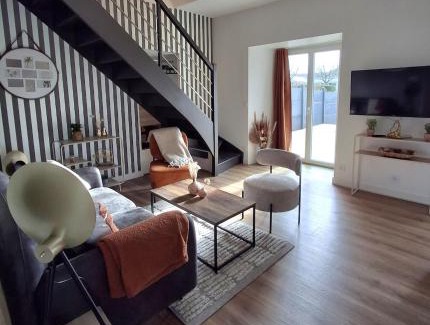 Breteil Casa | Gite La maison du 37 avec terrasse et jardinet