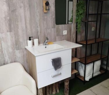 Carrouges Casa | Gite Le cheval blanc au centre de Carrouges