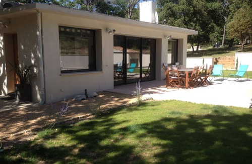 Mornas Casa | Villa en el corazón del bosque