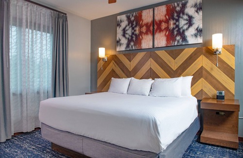 Lake Delton Complejo | Glacier Canyon Resort con acceso gratuito a parques acuáticos y otras comodidades