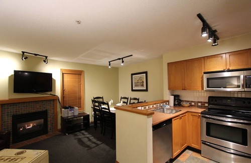 Village North Condominio | Glacier's Reach by Whistler Retreats