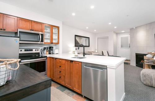 Village North Condominio | Glaciers Reach by AllSeason VR