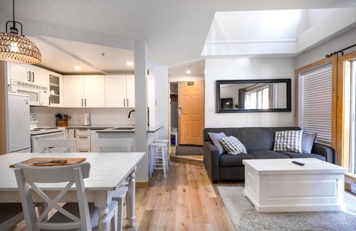 Village North Condominio | Glaciers Reach by AllSeason VR