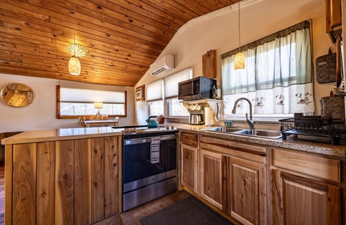 Stanardsville Apartamento | Glade Cottage at White Lotus Eco Spa Retreat