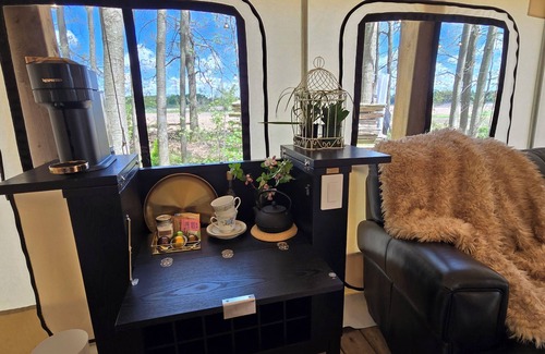 Mono Alquiler De RV | Pet Friendly Glamping by Lavender Farm, Brewery, Mono Cliffs, Hockley Valley