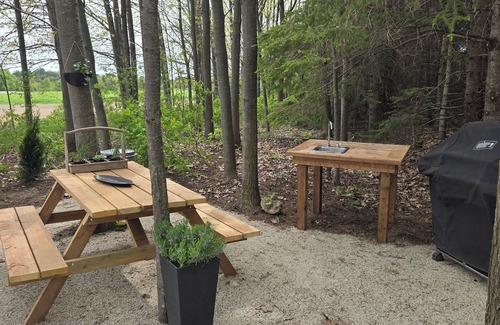 Mono Alquiler De RV | Pet Friendly Glamping by Lavender Farm, Brewery, Mono Cliffs, Hockley Valley