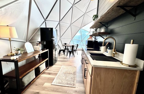 Hiawassee Cabina | Glamping Dome Lake and Mountain Views Hot Tub