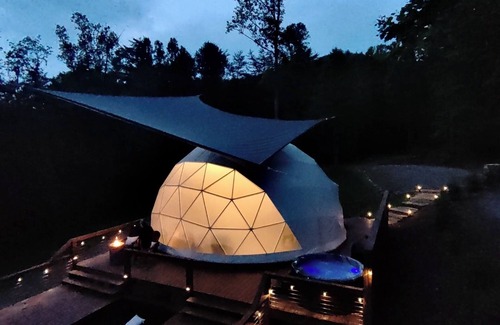 Hiawassee Cabina | Glamping Dome Lake and Mountain Views Hot Tub