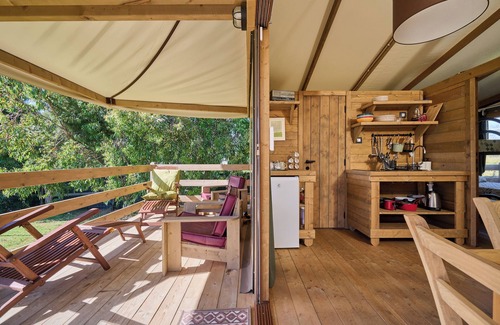 Piombino Alquiler De RV | Glamping 'Familiare Vicino Al Mare' con terraza privada, jardín privado y Wi-Fi