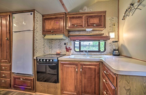 Clarksville Cabina | Glamping Getaway in Woodstock Lake Campground