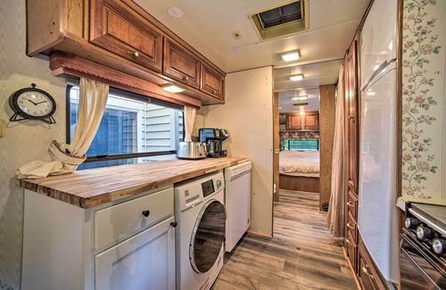 Clarksville Cabina | Glamping Getaway in Woodstock Lake Campground