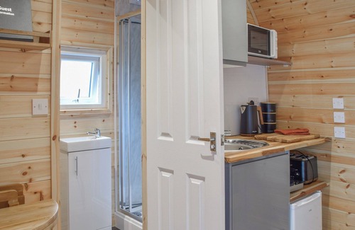 Chorlton-by-Backford Cabaña | Glamping Pod 1 - UK49949