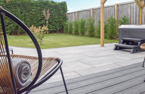 Chorlton-by-Backford Cabaña | Glamping Pod 1 - UK49949