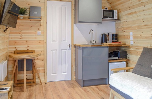 Chorlton-by-Backford Cabaña | Glamping Pod 2 - UK49950