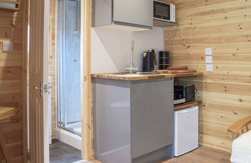 Chorlton-by-Backford Cabaña | Glamping Pod 2 - UK49950