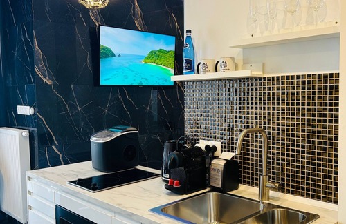 Warszawskie Hotel | Glass House Hot Tub Apartments