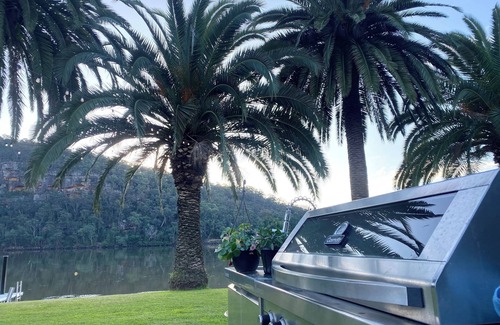 Wisemans Ferry Casa | Glasshouse on the River is Pet Friendly, bring your boat or jet-ski