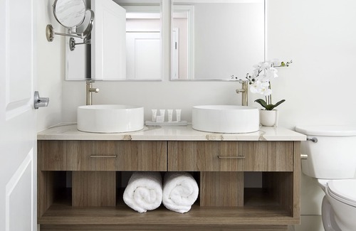 Erin Mills Hotel | Glenerin Inn