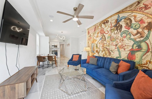 Tulane - Gravier Casa | Glistening New Superdome Group Home w/10 Beds, Parking, Patio, Grill and 5 Bath