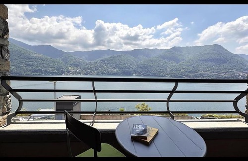 Carate Urio Casa | Glittering Lake View