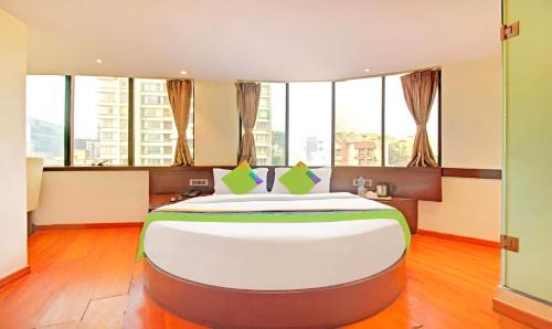 Borivali West Casa | Glitz Hotels The Pacific - Nr Solitaire Corporate Park